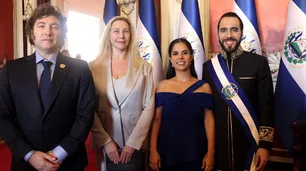 Javier Milei estuvo presente en la asunción del segundo mandato de Nayib Bukele y regresa al país