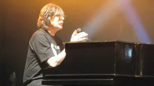 Dos preguntas para Charly García
