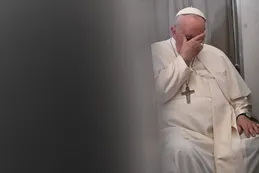 El papa Francisco criticó al sector de la Curia que "instrumentalizó" la muerte de Benedicto XVI