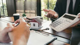 Bancor prende luces amarillas: reduce el ritmo de créditos hipotecarios en medio de un endeudamiento récord de familias