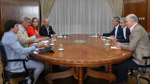 Luis Caputo ratificó ante la Mesa de Enlace que la baja de retenciones es temporal