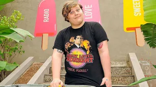 “Soy capitalista, nihilista, me gusta el cine, el arte y la radio", dice Luca Martin