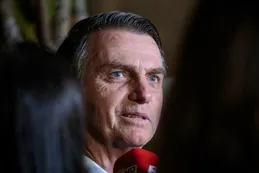 El vice de Bolsonaro complica la campaña con frases incendiarias