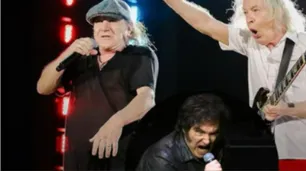 Milei celebró que AC/DC lo invitara a cantar con ellos en River, pero era una noticia falsa