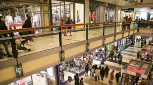 Pese a la crisis, vuelve un clásico navideño: la noche de los shoppings