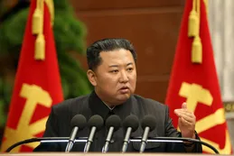 El lider de Corea del Norte, Kim Jong-un, iría en un tren blindado a Rusia para venderle misiles a Putin