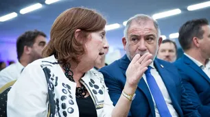 Senado convirtió en ley el aumento a los jubilados con la "soldado" Vigo sentada en la banca
