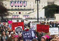 Todo lo que dejó la masiva marcha de "resistencia civil" contra Trump