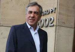 Denuncian que Cariglino se triplicó el sueldo y gana más que la Presidenta