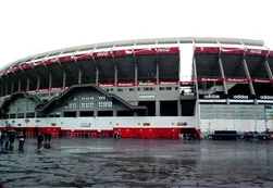 Piden la clausura del estadio Monumental