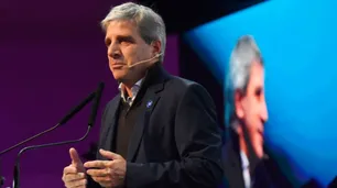 Luis Caputo optimista para el 2027: "La economía se va a llevar puesta a la política por primera vez"