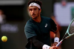 Lorenzo Musetti la rompe en Roland Garros: quién es la nueva joya del tenis italiano