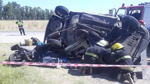 Viajaban a la Costa y chocaron con una moto: dos muertos