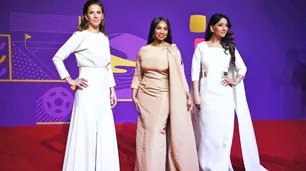 Una ex futbolista y dos periodistas cocondujeron el sorteo Qatar 2022
