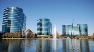 Silicon Valley toma posición sobre el pánico laboral generado por IA: "¿Dejar de contratar humanos?"