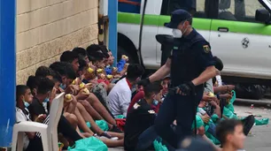 Crisis migratoria en Ceuta: España apunta a Marruecos y hubo enfrentamientos