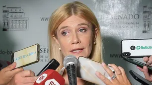 Magario admitió que las largas colas de jubilados en bancos derivó en un pico de casos