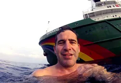 La esposa del ecologista de Greenpeace detenido en Rusia dijo que apelarán