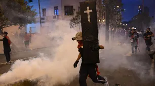Arde Perú: murieron dos manifestantes tras el enfrentamiento con la Policía y el conflicto no cede