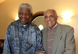 Murió el compañero de celda y de lucha de Mandela contra el "apartheid"