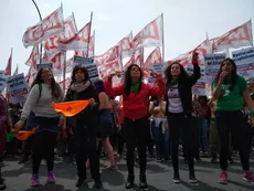 Grave denuncia contra un medio web: insultaron por "feas" a las protagonistas del "tetazo"