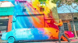 "Exabrupto de color": Alfredo Segatori invade el puerto de Buenos Aires