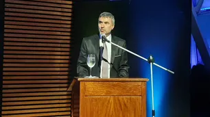 Javier Calvo reivindicó los "hechos y opiniones que alienten la diversidad y no el pensamiento único"