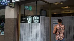 El dólar, en caída libre: en la semana cedió 63 centavos