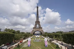 Susto en la Torre Eiffel y 1200 turistas evacuado de emergencia: qué pasó