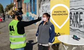 Suman "postas de prevención" en villas de la Ciudad para tomar la fiebre aleatoriamente
