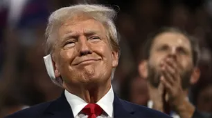 Con la oreja vendada, reapareció Donald Trump tras el atentado
