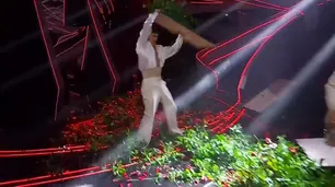 San Remo 2023: Blanco destrozó la escenografía enojado por el sonido