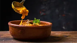 Córdoba: preparan más de 1.000 porciones de locro por el Día del Trabajador