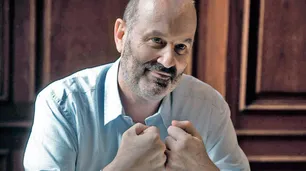 Sturzenegger desreguló el mercado de medicamentos y Llaryora podrá importar sin permiso de Nación