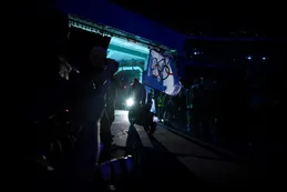 El cierre de los Juegos de París en 50 fotos: Tom Cruise llevó la bandera olímpica a Los Angeles