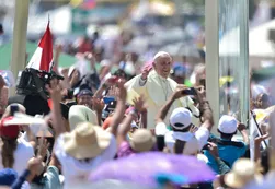 Ecuador: miles de fieles participan de la misa de Francisco