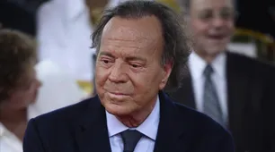 Julio Iglesias fue demorado en el aeropuerto por llevar "42 kilos de alimentos" e involucró hasta al presidente de Republica Dominicana