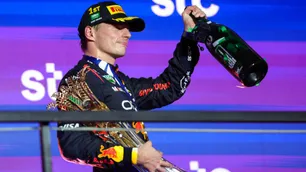 Lo de Max Verstappen no es fake, no habrá que desmentirlo: siempre toma champán