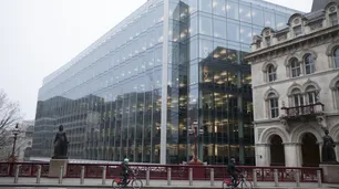 Goldman Sachs evalúa eliminar otros cientos de puestos de trabajo