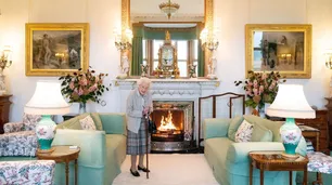 La reina Isabel II sufrió un "doloroso" cáncer en el último año de vida, reveló un amigo