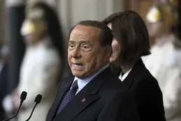 El exprimer ministro Berlusconi tiene coronavirus y está aislado en su casa