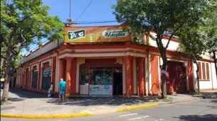 Violencia sin límite: enojados por los precios, golpearon al dueño de un supermercado en Pergamino