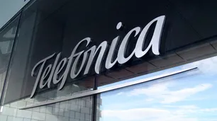 Telefónica cae mientras costos de despidos afectan las ganancias