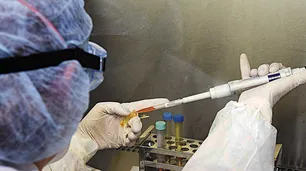 Un tratamiento contra el coronavirus aprobado en Argentina se aplica en EE.UU. a 5000 pacientes