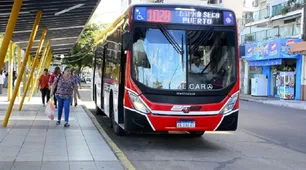 Transporte en Corrientes: colectivos dejaron de circular de 23 a 6 y hay menos unidades en el día