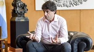 Hernán Lacunza: "Para dolarizar se necesitaría un tipo de cambio cercano a $3000"