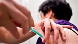 Las vacunas de Pfizer y Moderna contra el Covid-19 acelerarían la aparición de nuevos efectos secundarios