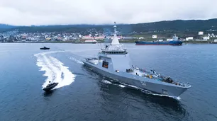 Armada Argentina: el patrullero oceánico "Bouchard" y la corbeta "Robinson" zarparon hacia la Base Naval de Mar del Plata