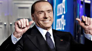 Absuelven a Berlusconi en un juicio por sobornos