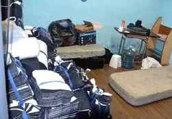 Allanan dos talleres clandestinos que fabricaban uniformes policiales